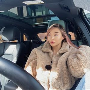 Meet your Posher, Hillary